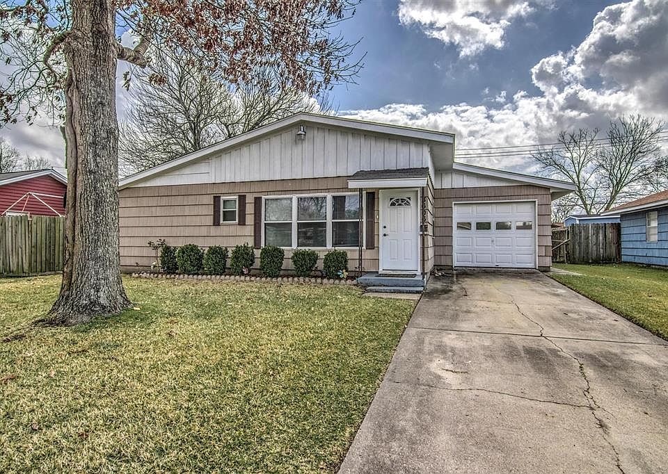 1st image of 3606 Longwood Dr