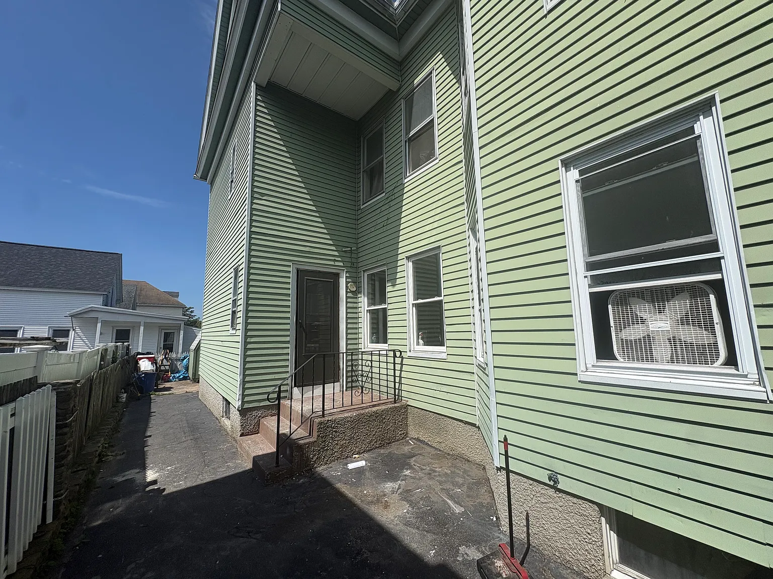 3 bed, 1200 sqft, $2,700 — Photo 4