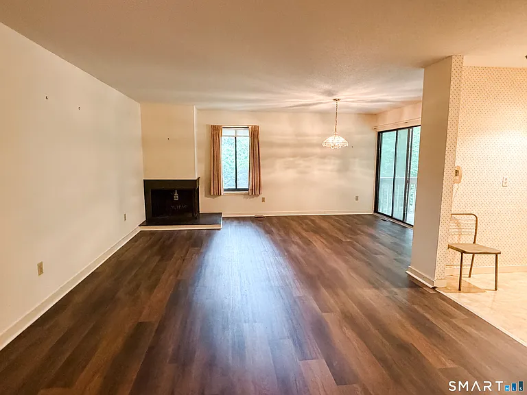 14 Greenbriar Dr #F — Photo 6