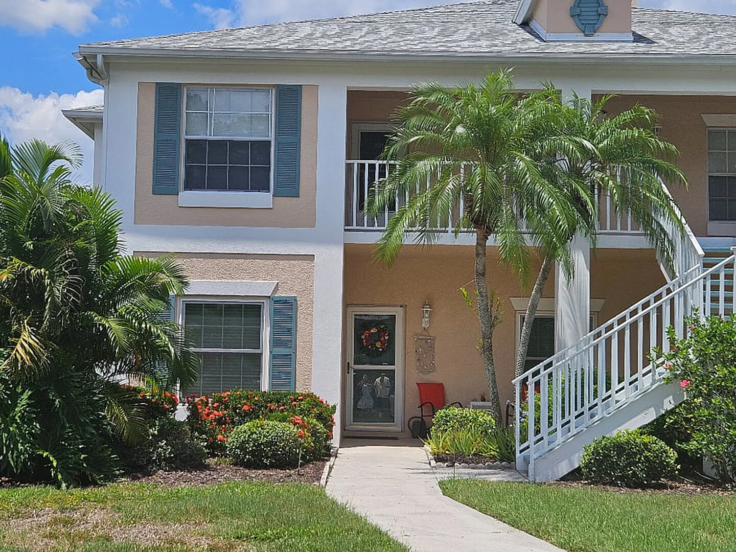 Stunning Fully Furnished 3-Bed Condo on Golf Course with Resort-Style — Photo 2