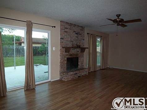 5th image of 5923 Lakecrest St