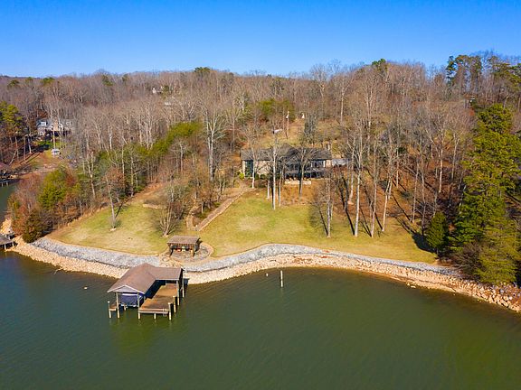 3rd image of 746 Twin Cove Cir