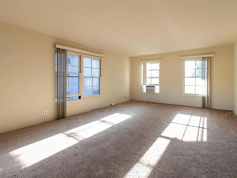 449 N Euclid Ave #H — Photo 2