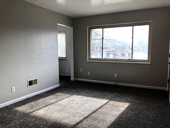 3rd image of 533 E Dorothy Ln APT 4