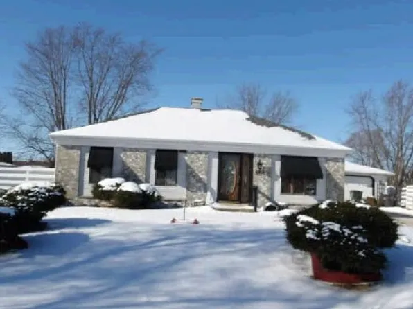 6804 Cliffside Dr, Racine, WI 53402