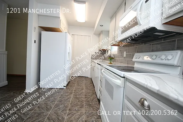 1201 Manchester Dr — Photo 12