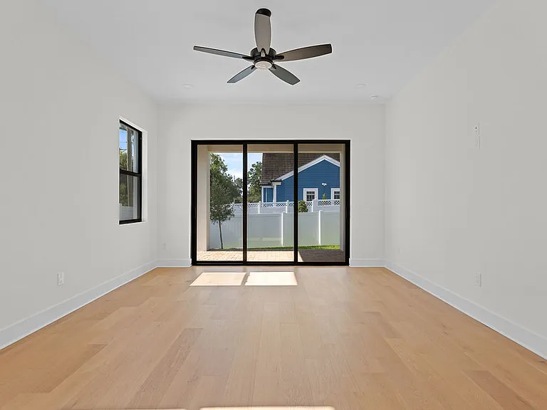 3202 W La Salle St — Photo 34