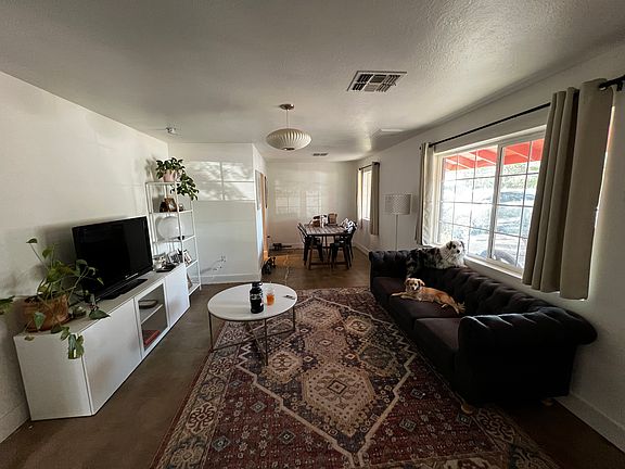 3rd image of 702 W 12th Pl #1