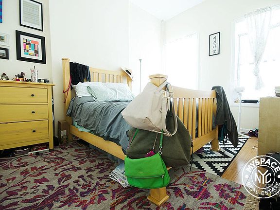4th image of 581 Franklin Ave APT 1