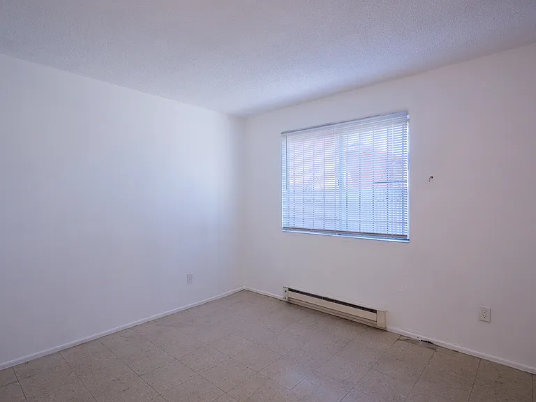2460 N Balboa Ave — Photo 13