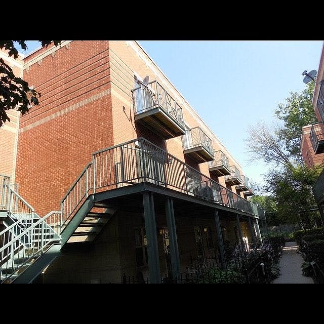 1st image of 4530 S Woodlawn Ave #209