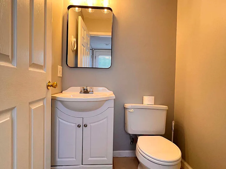 1701A Pleasant St — Photo 7