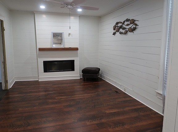 15th image of 235 Highland Ave