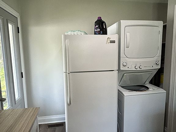 5th image of 128 Sunset Ave