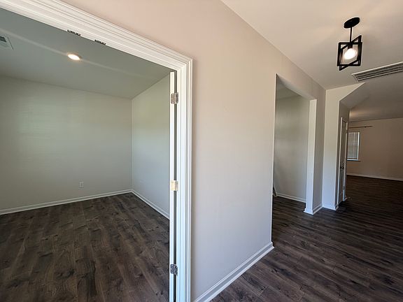 3rd image of 1121 Tilburn Ter