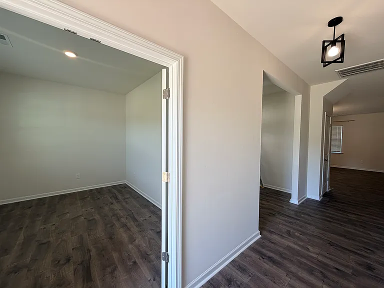 1121 Tilburn Ter — Photo 3