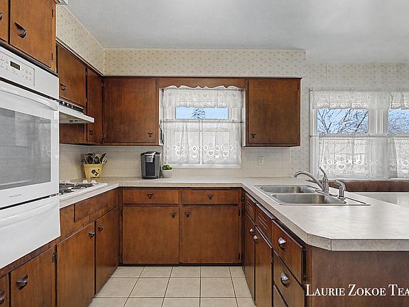 5th image of 1458 10th St NW