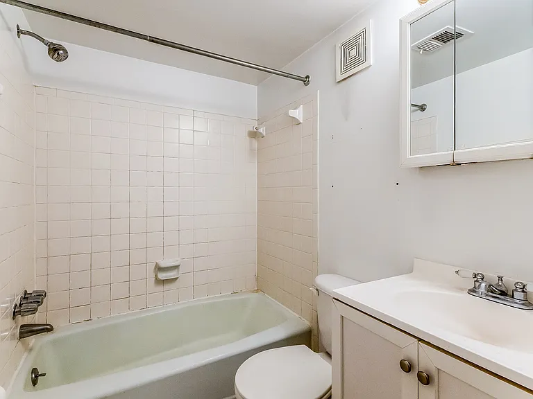 4515 Macarthur Blvd NW #A — Photo 8