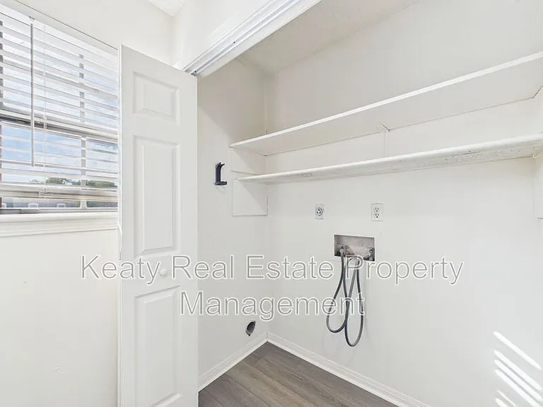 110C Country Ln — Photo 15