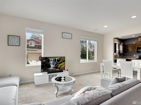 3rd image of 319 NE 52nd St
