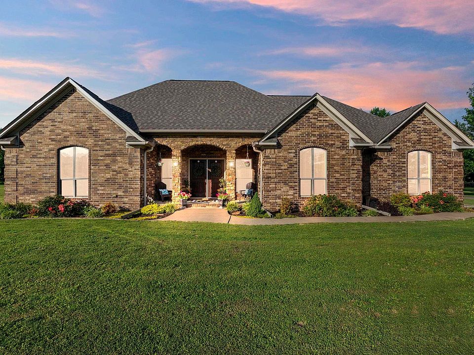 1st image of 8 Sequoia Dr