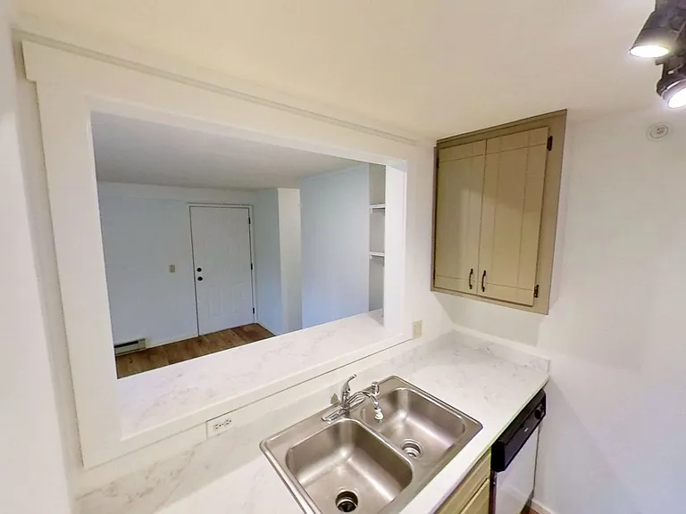 Kendal Court Apartments, 2 Bedroom, 1 Bathroom Apartments for Rent! — Photo 36