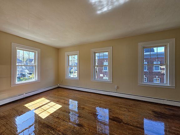 4th image of 206 Sherman Ave #1B