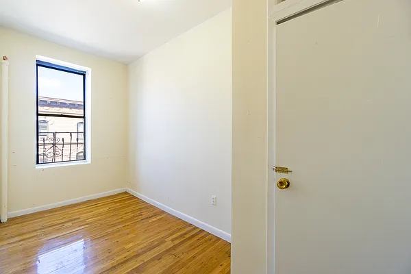 Rented by City Connections Realty | media 16