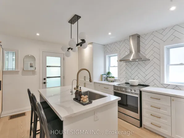 205 William St, Toronto, ON M9N 2H2
