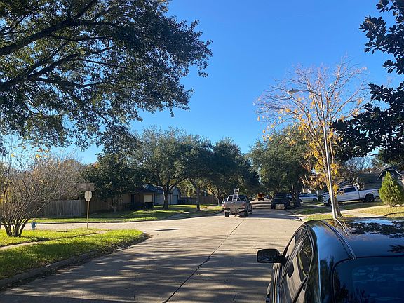 4th image of 14110 Blue Falls Dr