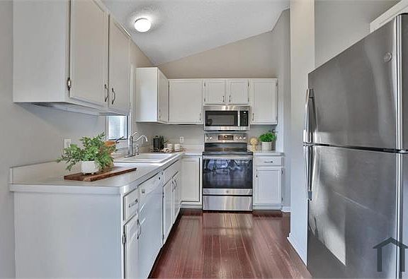 4th image of 10275 Englewood Dr