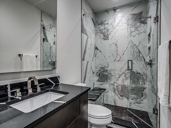 4th image of 2916 N Hall St #201