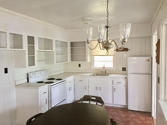 3rd image of 26 Colony Dr