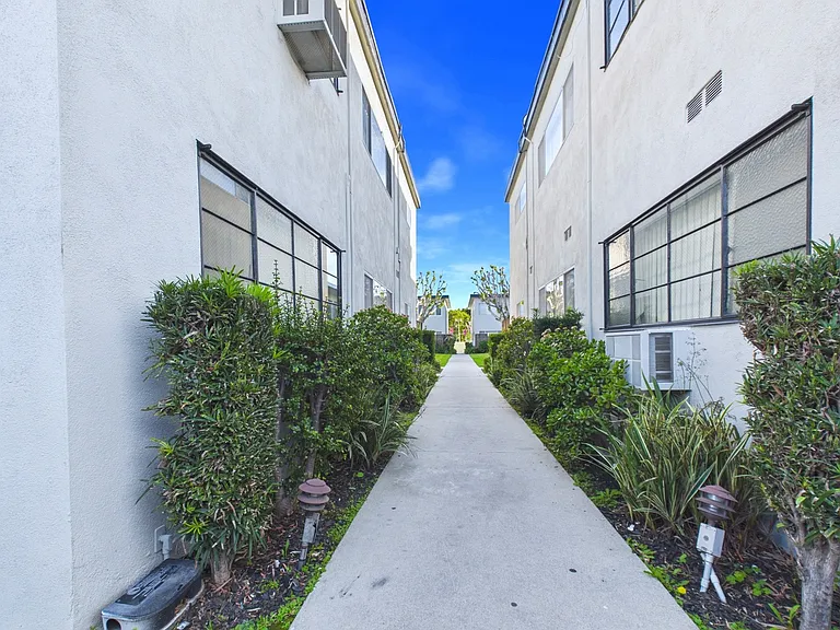 Cedar Court Apartments — Photo 31