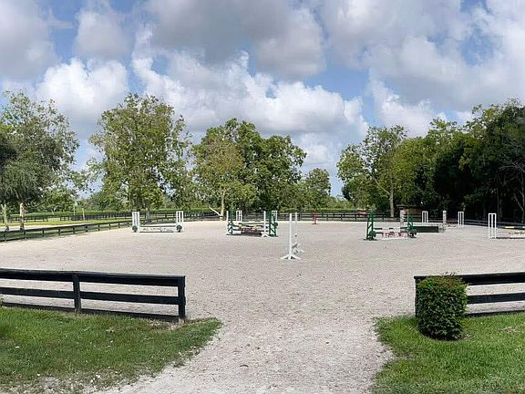 4th image of 13821 53rd Road S