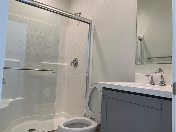 4th image of 15916 Ellington Way