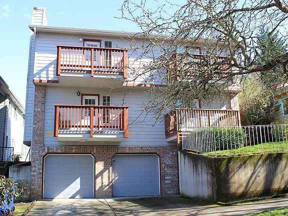 4th image of 4604-4650 NE Hancock St #4608