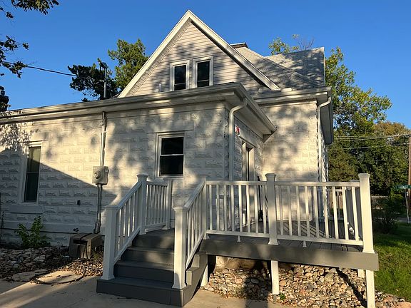2nd image of 326 S Oakdale Ave