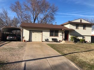 8428 W Hickory Ln, Wichita, KS 67212