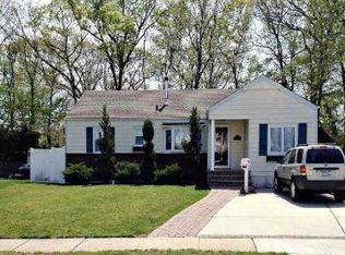 1173 Ott Ln, Merrick, NY 11566
