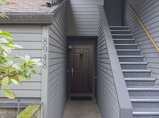 8948 SW Fairview Pl, Portland, OR 97223