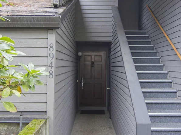 8948 SW Fairview Pl, Portland, OR 97223