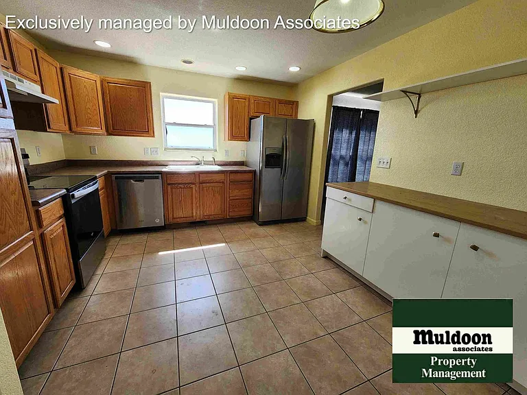662 S Burro Dr — Photo 2