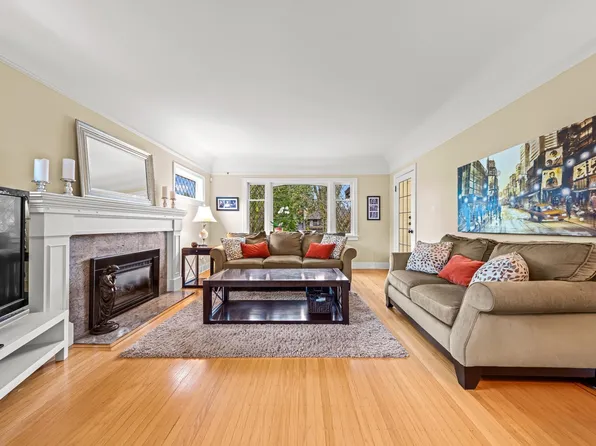 5790 Alma St, Vancouver, BC V6N 1Y4