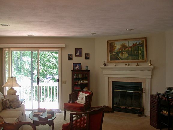 Living Room/ Marble FPL