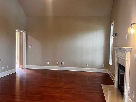 4th image of 10 Cottswold Ln