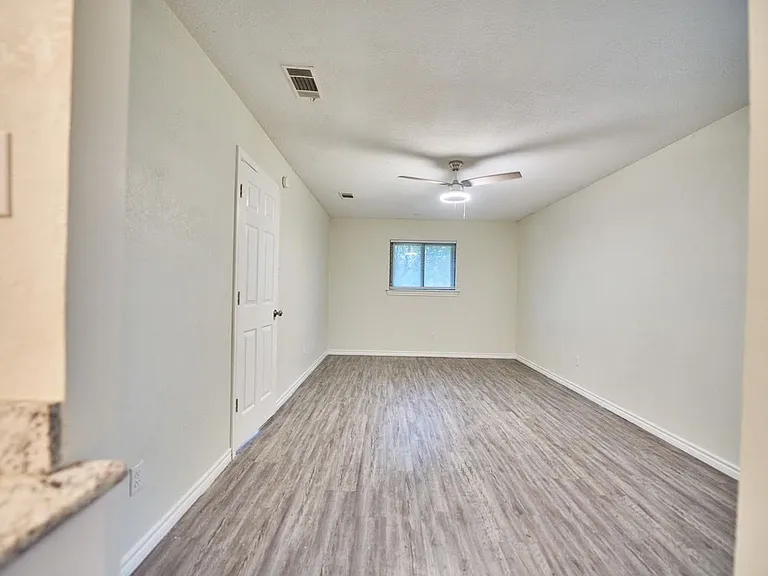 2510 Greenbriar Dr — Photo 10