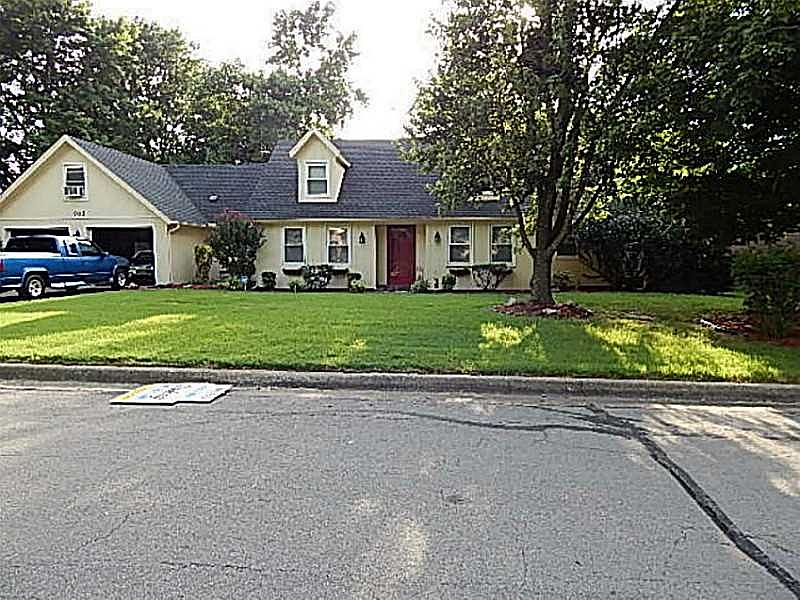 1st image of 702 S Chateau Dr