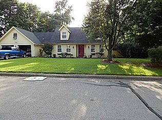 702 S Chateau Dr, Rogers, AR 72758