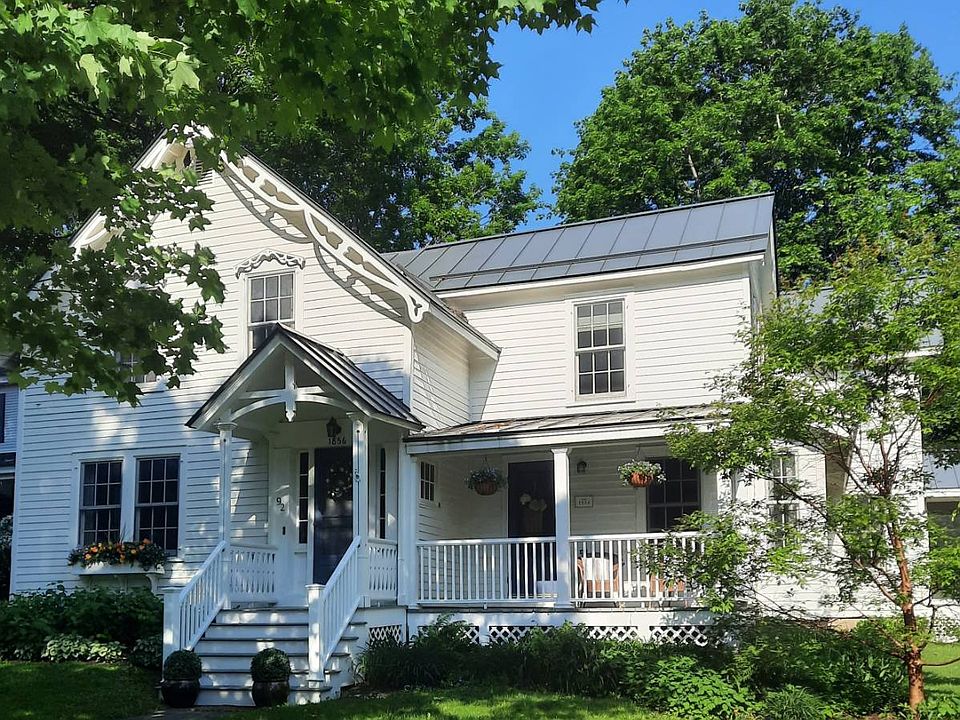 1st image of 92 Pioneer St